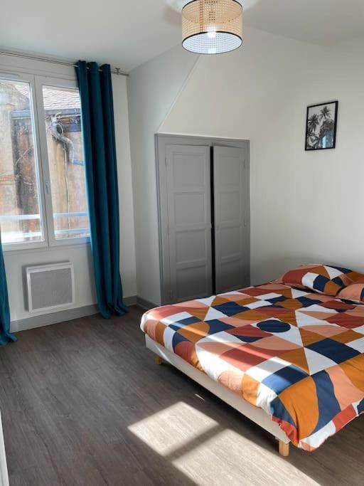 T2 4 Pers Face Gare Sncf Appart Hotel Le Cygne 6 Bourges Bagian luar foto